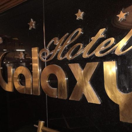 Hotel Galaxy سورات المظهر الخارجي الصورة