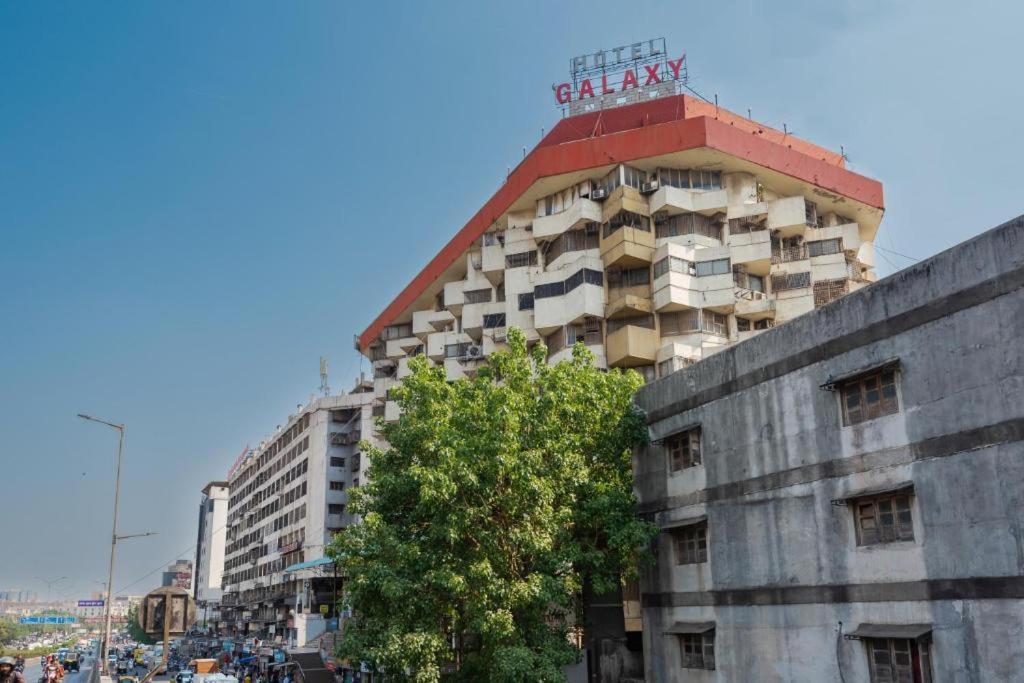 Hotel Galaxy سورات المظهر الخارجي الصورة