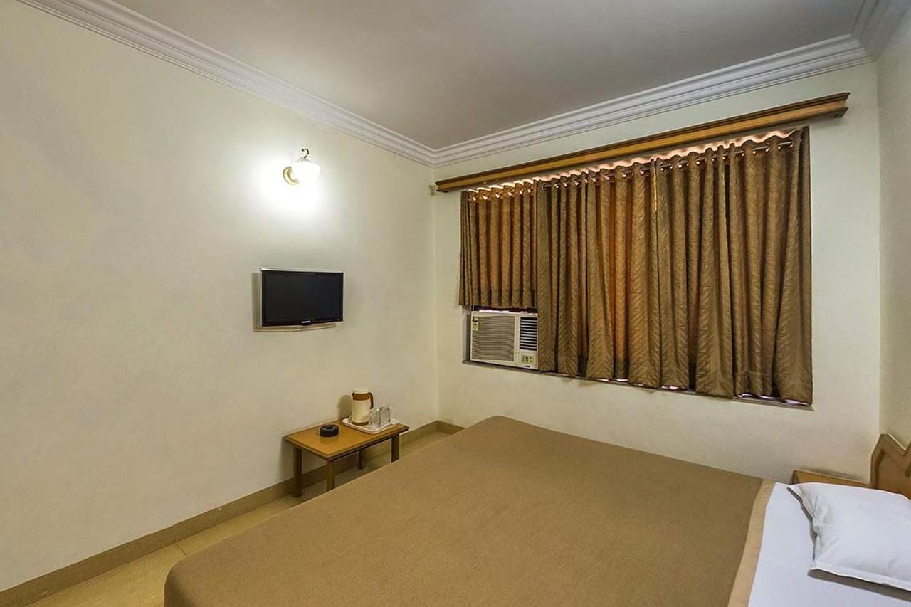 Hotel Galaxy سورات المظهر الخارجي الصورة