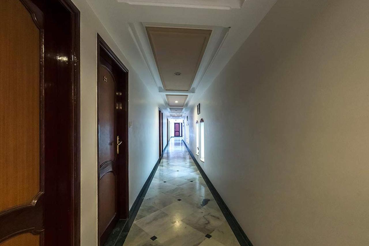 Hotel Galaxy سورات المظهر الخارجي الصورة